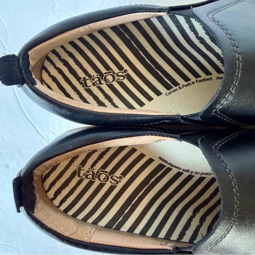 Taos Women's Twin Gore Lux Leather Slip On Sneaker in Black. Sz 9 - Picture 7 of 9